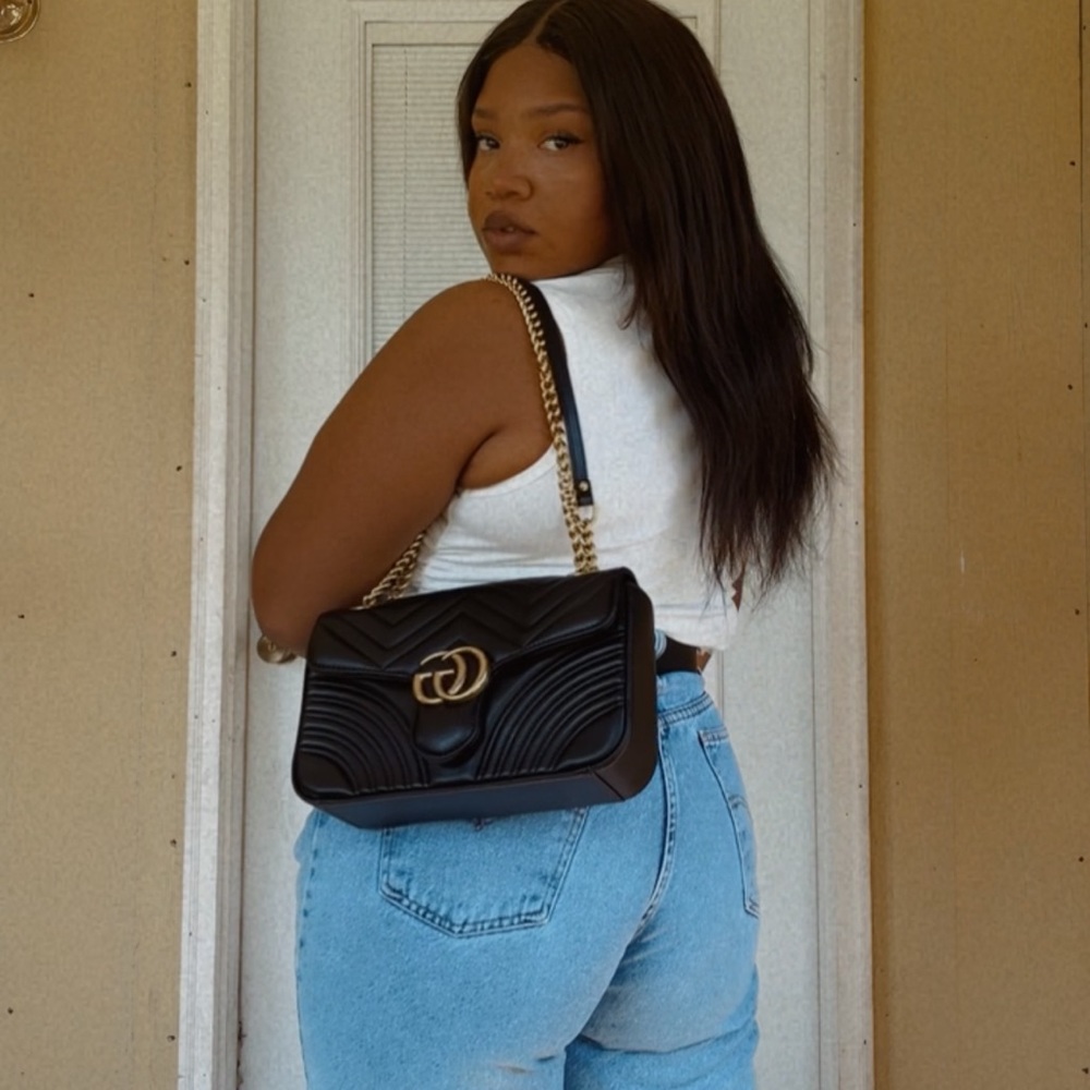 Meet your Posher, Sheika